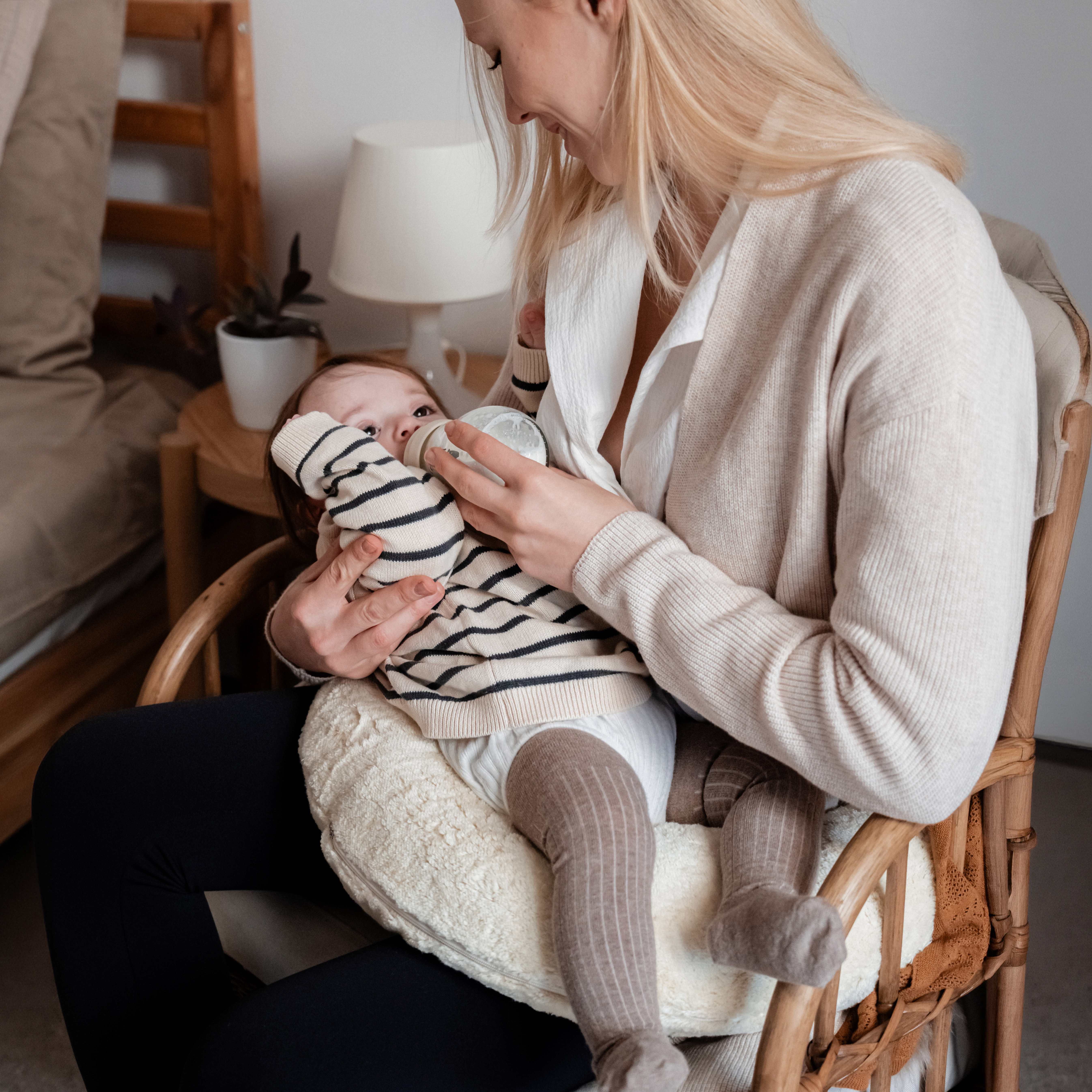 Nursing and Neck Cushion | white