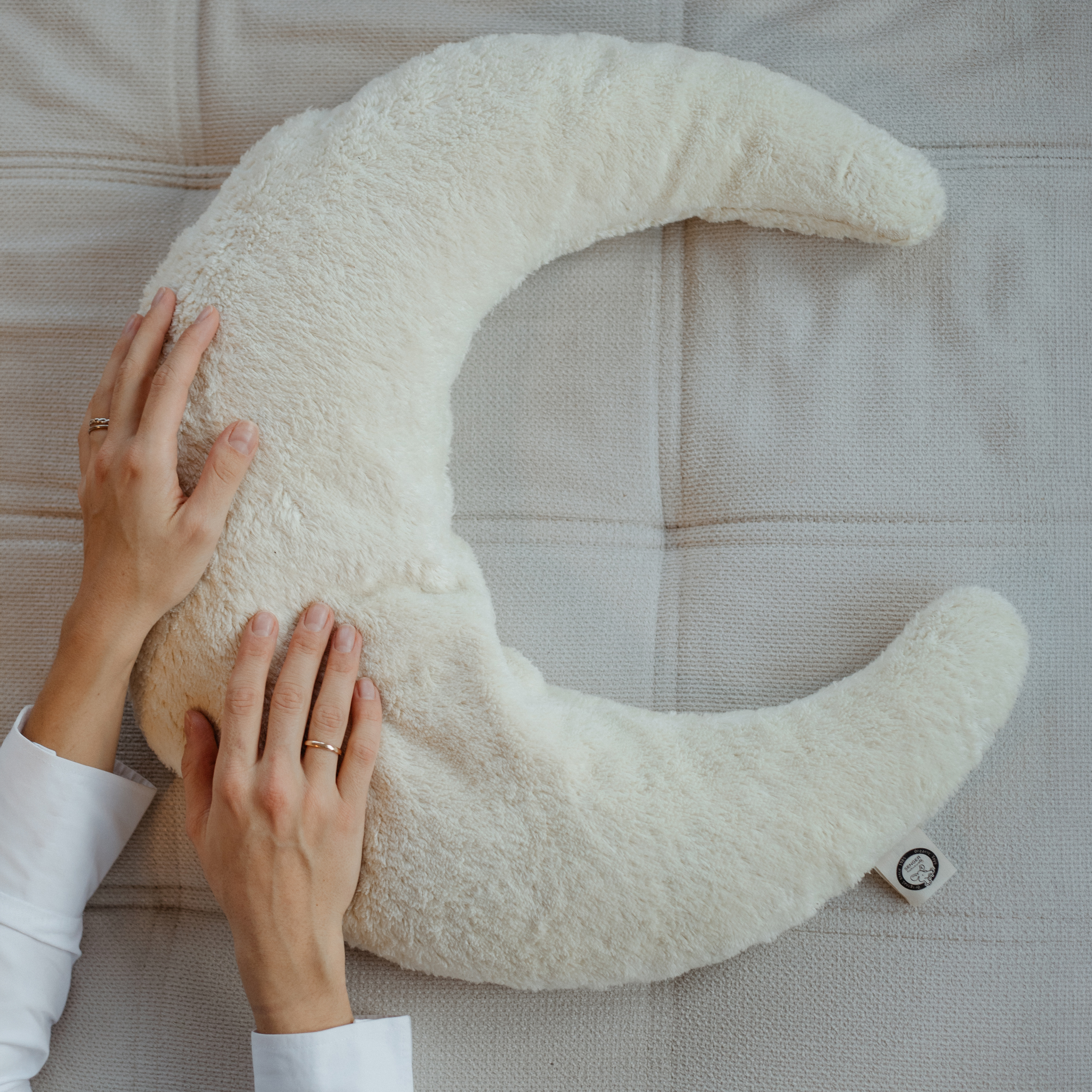 Nursing and Neck Cushion | white