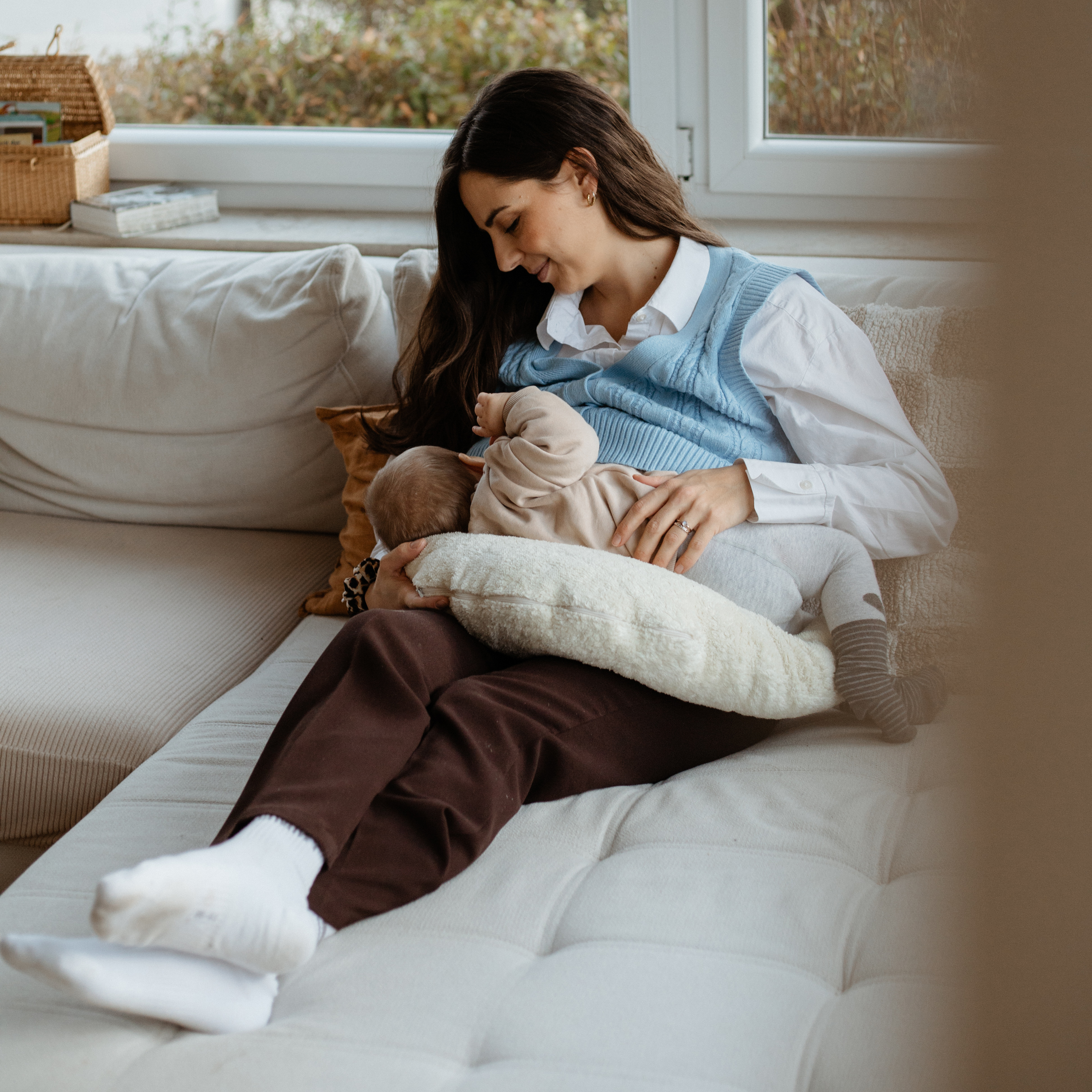 Nursing and Neck Cushion | white